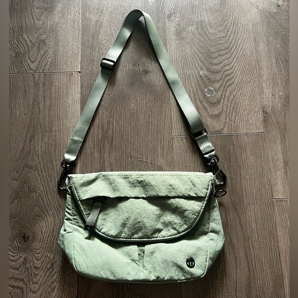 Green All Night Crossbody Bag LULULEMON - Picture 1 of 2